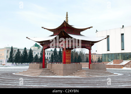 Moulin à prières bouddhiste sur Arat square à Kyzyl, capitale de la République de Tuva, en Sibérie, en Russie. Banque D'Images