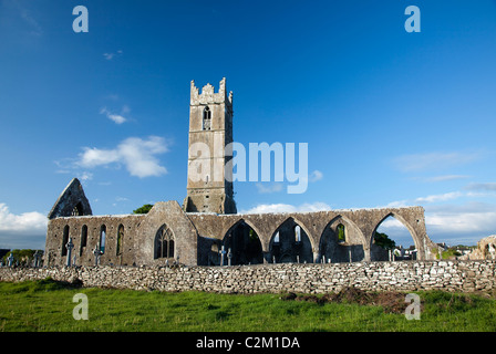 Les ruines de Claregalway Friary, qui date de 1252, dans le comté de Galway, Irlande. Banque D'Images