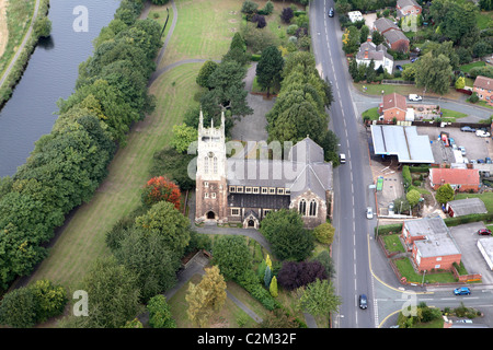 Vue aérienne de St Peters Church Stapenhill Burton upon Trent Banque D'Images