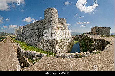 La Citadelle d'Alep est un grand palais médiéval fortifié dans le centre de la vieille ville d'Alep, 3rd millénaire av. J.-C. – 12th siècle après J.-C. Banque D'Images