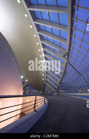 L'Hemisferic, Cité des Arts et des Sciences, Valence, 2003. L'intérieur de l'hémisphère avec fenêtres latérales. Banque D'Images