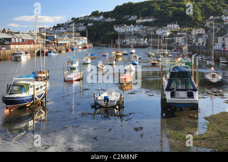 Bateaux amarrés à Looe Cornwall dans le sud-est Banque D'Images