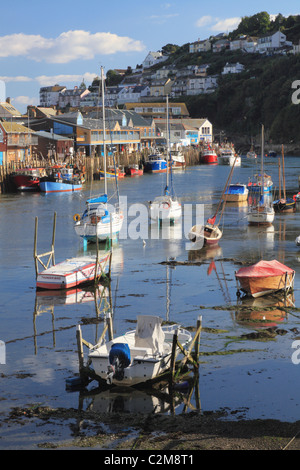 Bateaux amarrés à Looe Cornwall dans le sud-est Banque D'Images