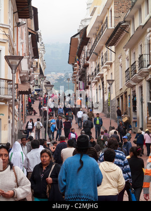 Scène de rue dans le centre historique, Quito, Equateur, Amérique du Sud Banque D'Images