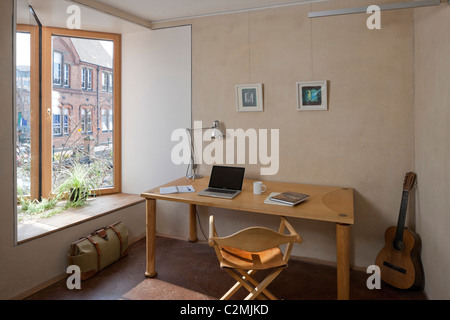 Bureau d'accueil à la maison zéro carbone Banque D'Images