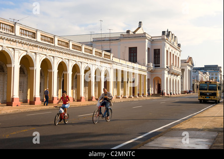 Parque Jose Marti, colonnades, Cienfuegos, Cuba Banque D'Images