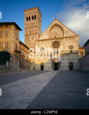 Assise, Ombrie, Italie façade San Rufino Banque D'Images