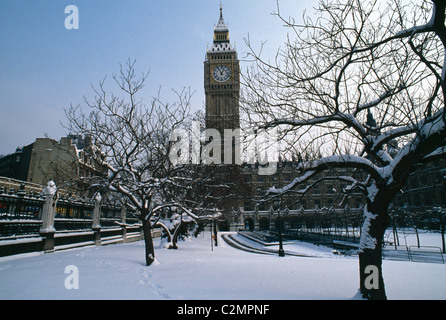 Big Ben et les chambres du Parlement dans la neige, Londres. Banque D'Images