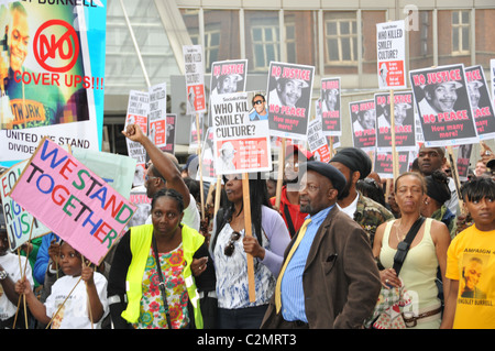 Culture Smiley Protest New Scotland Yard No Justice No Peace 'Qui a tué Smiley Culture' Banque D'Images