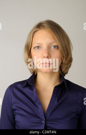 Jeune femme, sérieuse, portrait Banque D'Images