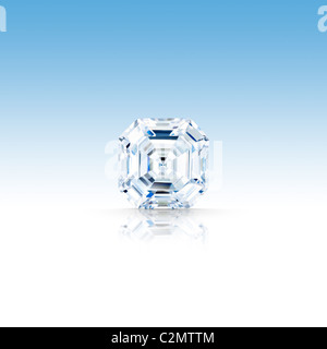 Asscher cut diamond isolé sur fond dégradé bleu, avec réflexion partielle et clipping path Banque D'Images