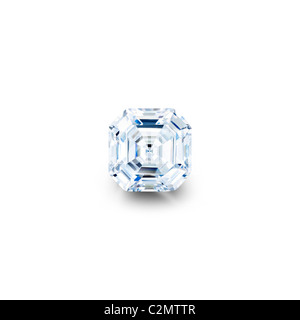 Asscher cut diamond isolés contre fond blanc avec réflexion partielle ou complète d'ombre clipping path Banque D'Images