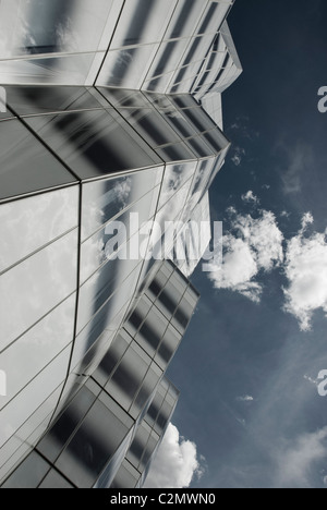 Siège de l'IAC, façade immeuble de bureaux conçu par l'architecte Frank O Gehry à Chelsea, Manhattan, New York, 2007 Banque D'Images