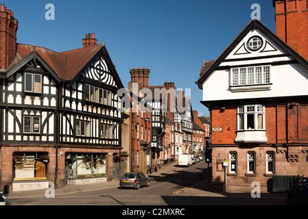 Royaume-uni, Angleterre, Staffordshire, poireau, centre-ville, à la jonction des bâtiments Victoria Brook Street St Edward et Stareet Banque D'Images