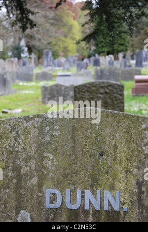 Dunn ! Pierre tombale d'humour dans le cimetière de Swanpool, Falmouth, Cornwall Banque D'Images