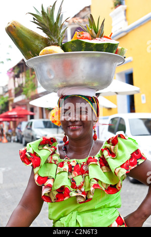 Dame de fruits, vieille ville de Carthagène, Colombie Banque D'Images