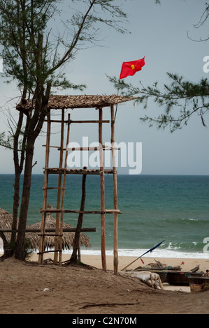 Stand de sauvetage sur plage de sections locales dans la région de Hoi An, Vietnam Banque D'Images