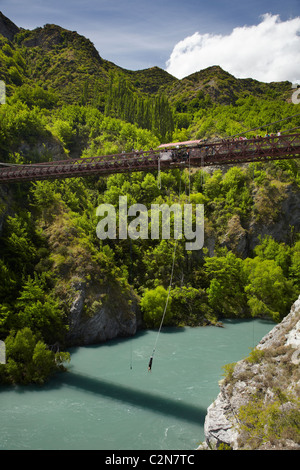 Saut de la ville historique de Kawarau Bridge, rivière Kawarau Kawarau, Gorge, District des Lacs du Sud, île du Sud, Nouvelle-Zélande Banque D'Images