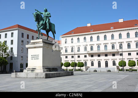 Statue équestre de l'électeur Maximilien I à l'Wittelsbacherplatz à Munich, Allemagne, Europe Banque D'Images