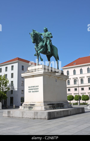 Statue équestre de l'électeur Maximilien I à l'Wittelsbacherplatz à Munich, Allemagne, Europe Banque D'Images