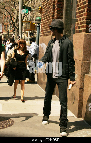 Rachel Bilson et Hayden Christensen sur le tournage de "New York, I Love You" New York City, USA - 18.04.08 Banque D'Images