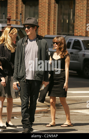 Rachel Bilson et Hayden Christensen sur le tournage de "New York, I Love You" New York City, USA - 18.04.08 Banque D'Images