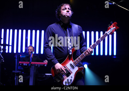 Chris Wolstenholme de Muse effectuant au TCT - le Teenage Cancer Trust concert au Royal Albert Hall de Londres, Angleterre - Banque D'Images