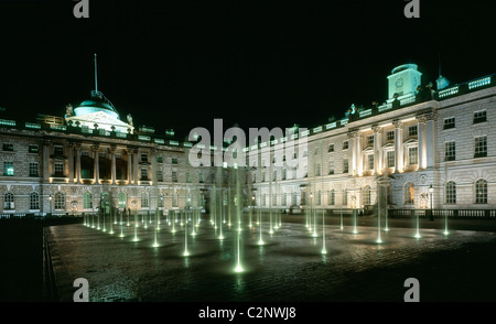 Somerset House, fontaines, Victoria Embankment London. 1776-86 Banque D'Images