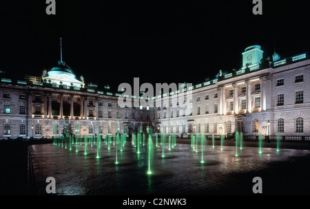 Somerset House, fontaines, Victoria Embankment London. 1776-86 Banque D'Images