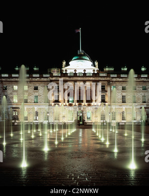 Somerset House, fontaines, Victoria Embankment London. L'altitude du sud. 1776-86 Banque D'Images