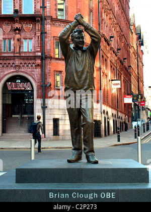 Statue de Brian Clough , Nottingham, Angleterre, Royaume-Uni. Banque D'Images