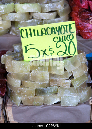 Chilacayote chico bonbons en vente au Mercado de Dulces Mexico City Banque D'Images