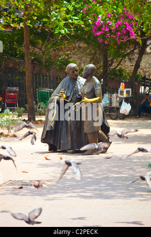 Statue de San Pedro Claver et une femme autochtone, la cathédrale de San Pedro Claver, Carthagène, Colombie Banque D'Images