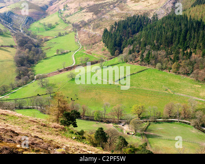 Eglwyseg à partir de la vallée de l'Offa's Dyke Path par Eglwyseg Eglwyseg Creigiau (montagne) Denbighshire, Wales Banque D'Images