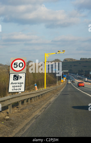 Les caméras de vitesse moyenne, vitesse moyenne vérifier, sur l'autoroute M4, England, UK Banque D'Images