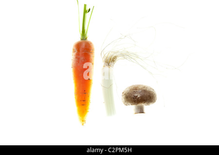 Tranches de légumes sur blanc Banque D'Images