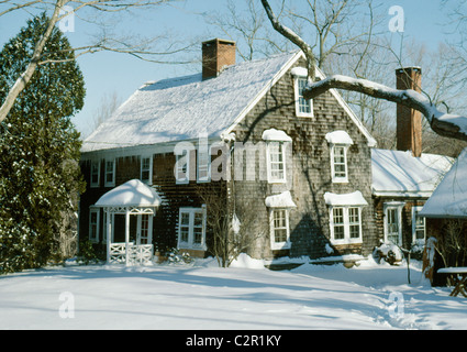 Période coloniale ferme sous la neige, Lyme, Connecticut. 1740 Banque D'Images