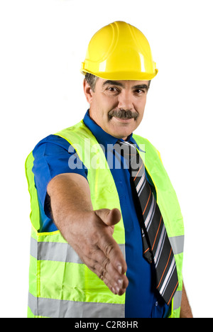 Portrait of mature avec gilet de protection du génie construction et casque poignée donner isolé sur fond blanc Banque D'Images