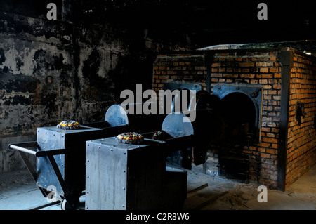 Crématorium où les corps des prisonniers morts d'Auschwitz, camp de travail ont été brûlées - incinéré . Banque D'Images