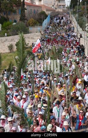 La procession des Rameaux va d'Betphage à Sainte Anne dans la vieille ville à travers le mont des Oliviers. Banque D'Images