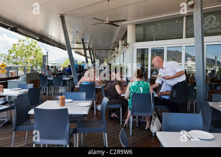 Dîners au restaurant Ciao Italia de Donnini. La Jetée, Cairns, Queensland, Australie Banque D'Images