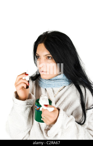 Femme avec la grippe isolé sur fond blanc Banque D'Images