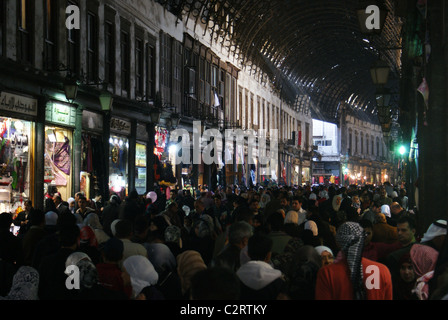 Shoppers à Souq al-Hamidiyah, Damas, Syrie Banque D'Images