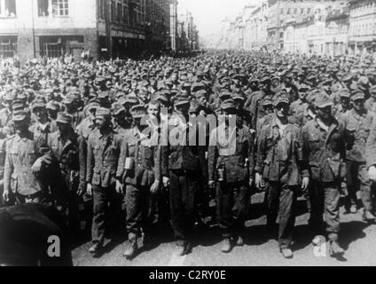 Seconde Guerre mondiale / LA DEUXIÈME GUERRE MONDIALE, des prisonniers de guerre, la Russie, mars de prisonniers allemands par Moscou, 17.07.1944 Banque D'Images