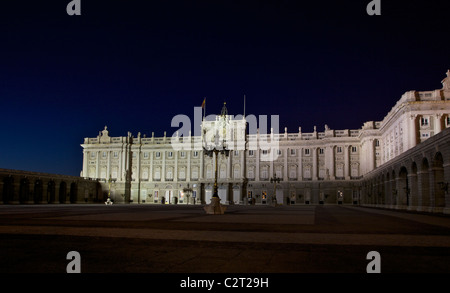 Palais royal, Palacio Real, illuminé le soir, crépuscule, Madrid Espagne Europe UE Banque D'Images