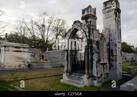 Château mausolée en New Orleans cemetery. Banque D'Images