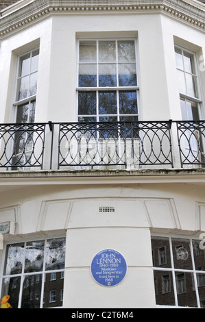 Beatle John Lennon Montagu Square blue plaque vivaient ici 1968 Yoko Ono protestation paix hippie Banque D'Images