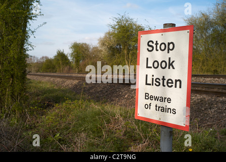 Panneau d'avertissement de passage pour piétons, les chemins de fer, Ludlow, Royaume-Uni Banque D'Images