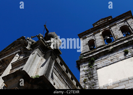 L'imposante façade de l'église Notre Dame de Grace à Evora (Alentejo, Portugal. Banque D'Images