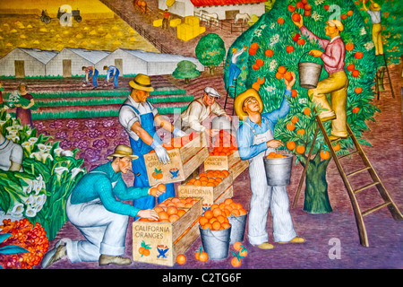 Créé en 1934 par l'artiste Maxine Albro, une fresque dans le réalisme social style artistique intitulée "L'agriculture de la Californie". Banque D'Images